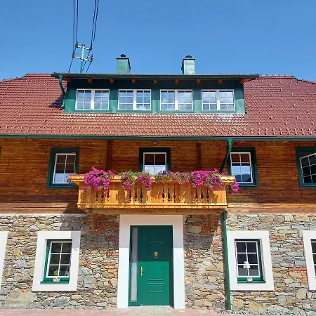 Gruenjuwel Apartment